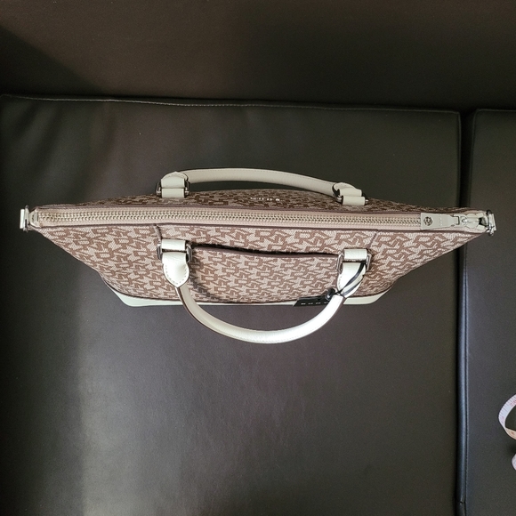 Sold-DKNY MEDIUM SIGNATURE TOTE BAG - Picture 7 of 8